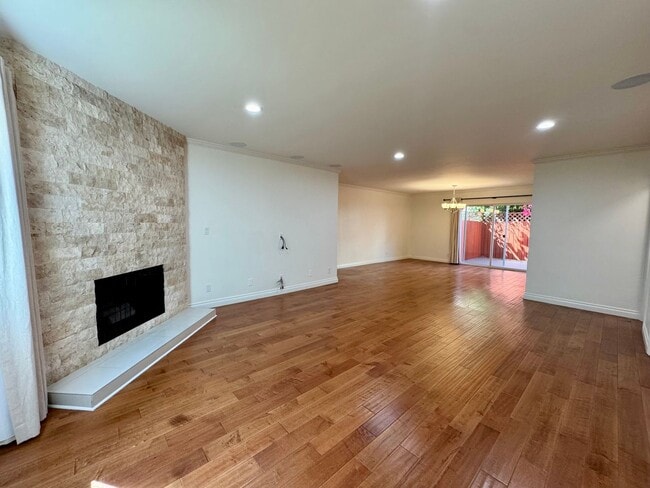 Modern Elegance in Prime Santa Monica - Modern Elegance in Prime Santa Monica House