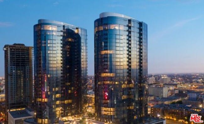 Building Photo - 1200 S Figueroa St Unit W1026