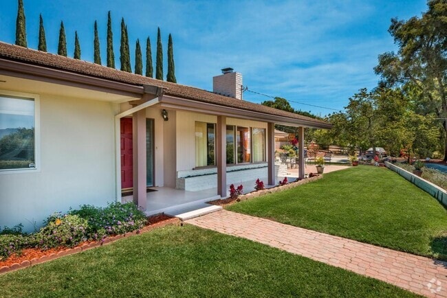 Building Photo - Stylish 3-Bed + Office Retreat with Sweepi... Rental