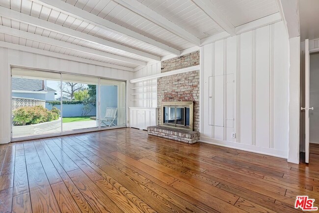 Photo - 11438 Berwick St