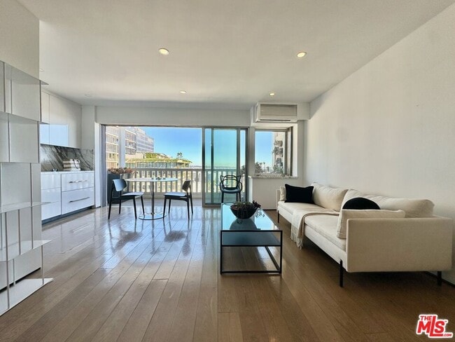 Building Photo - 999 N Doheny Dr Unit 1005