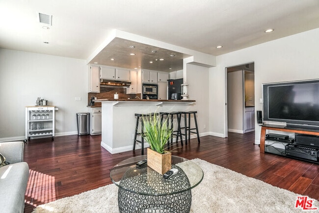Building Photo - 4604 Glencoe Ave Unit 8 Rental