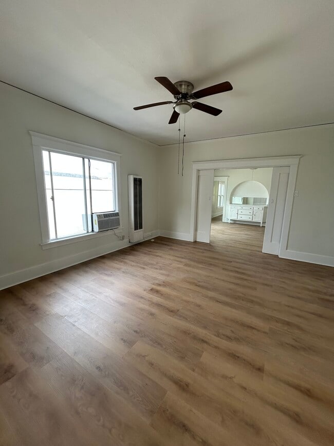 Photo - 1240 Long Beach Blvd Apartments Unit #B