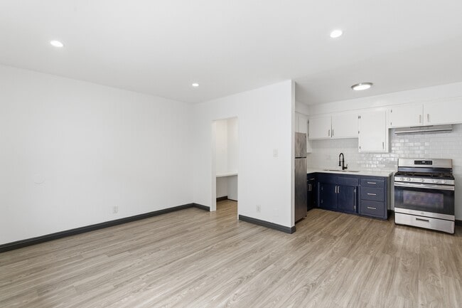 Photo - 2301 S Ridgeley Dr