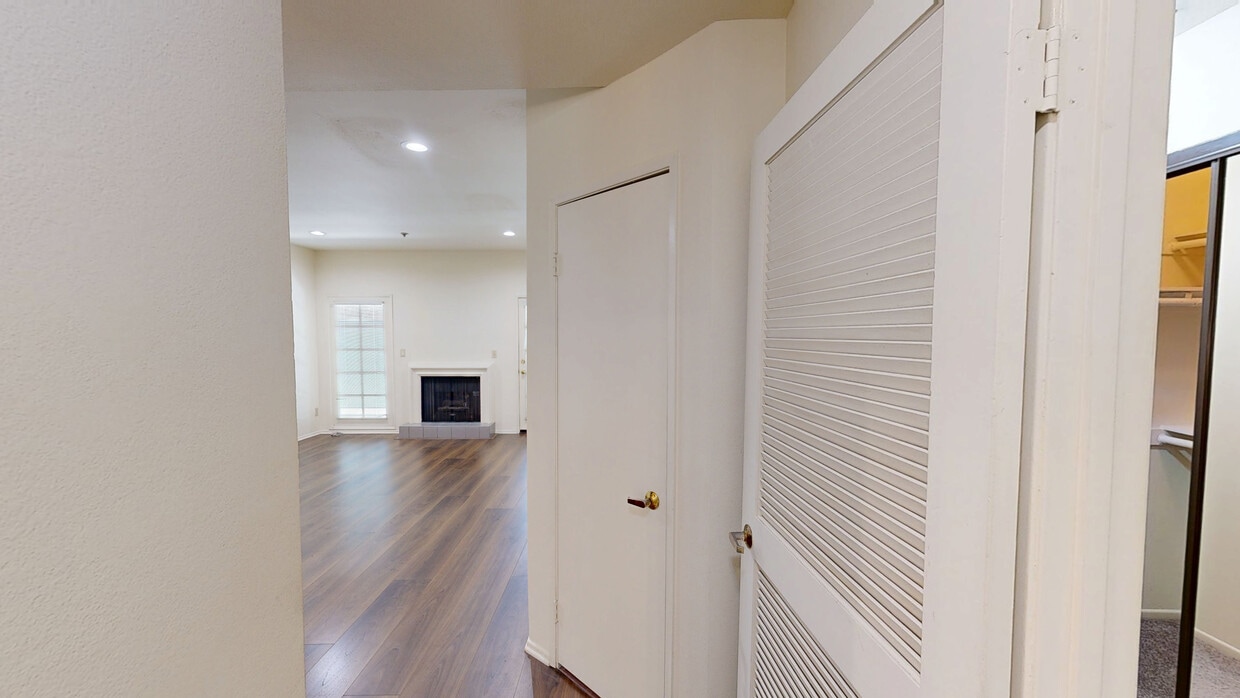 3D Tour - Dicken's Court Apartments