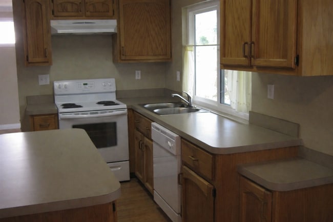 Photo - 220 Sandstone St