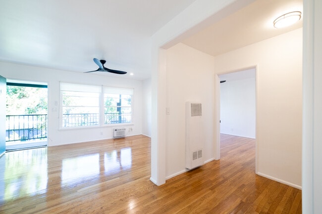 Photo - 11638 Riverside Dr Unit 5