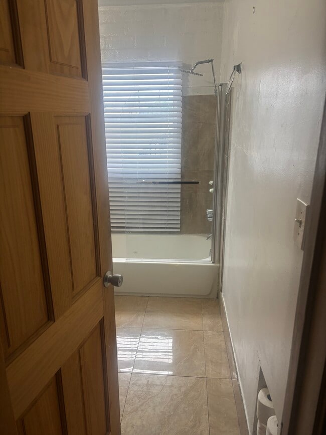 Photo - 2023 Cloverfield Blvd Unit F