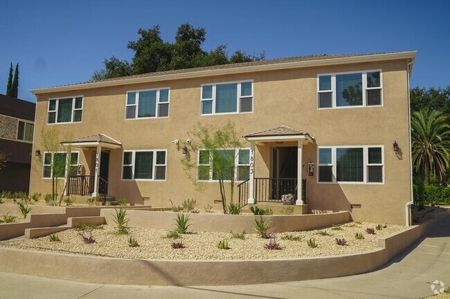 Building Photo - 1803 E Chevy Chase Dr Unit 1 Rental