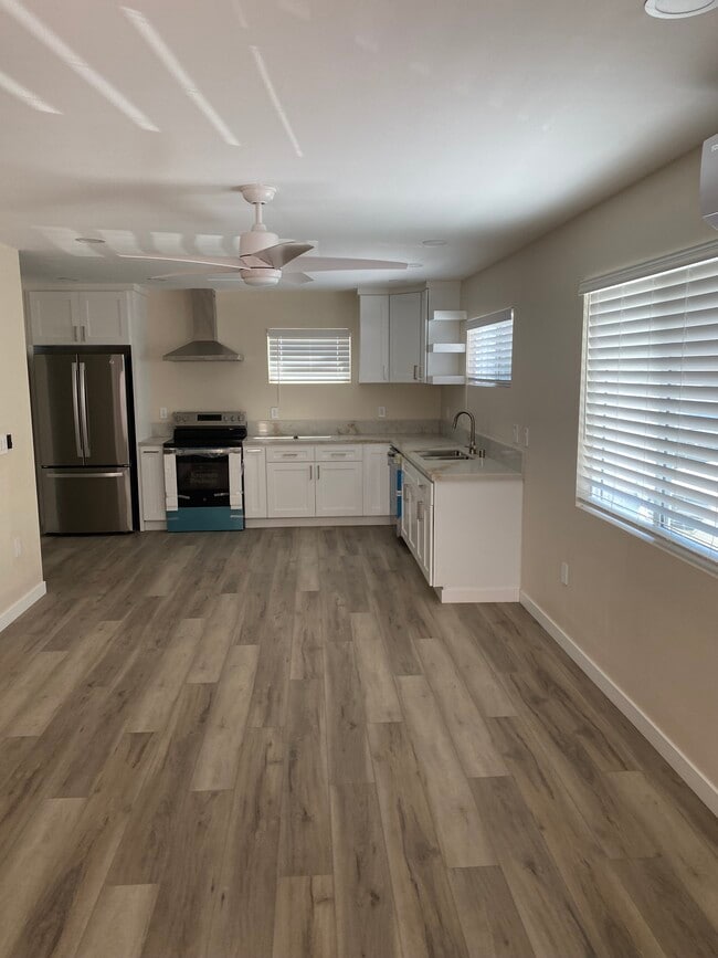 Photo - 549 E Tujunga Ave Unit 549 e Tujunga Ave