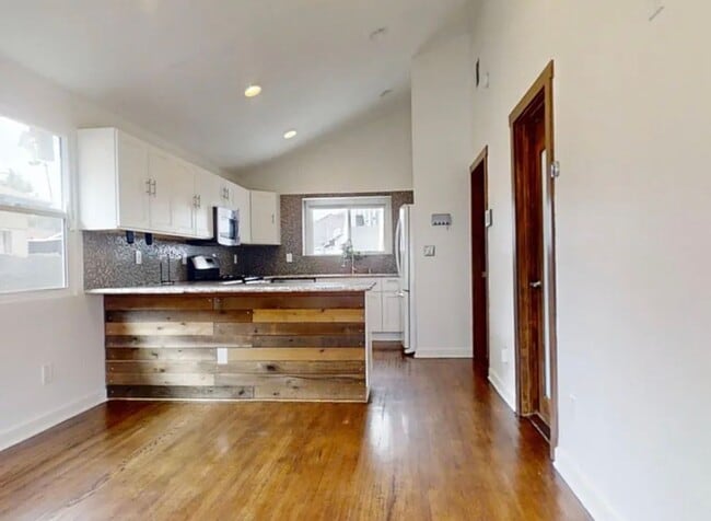 Photo - 3629 Marmion Way Unit 3629