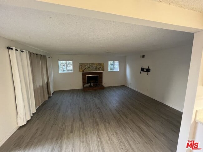 Photo - 10846 Scoville Ave