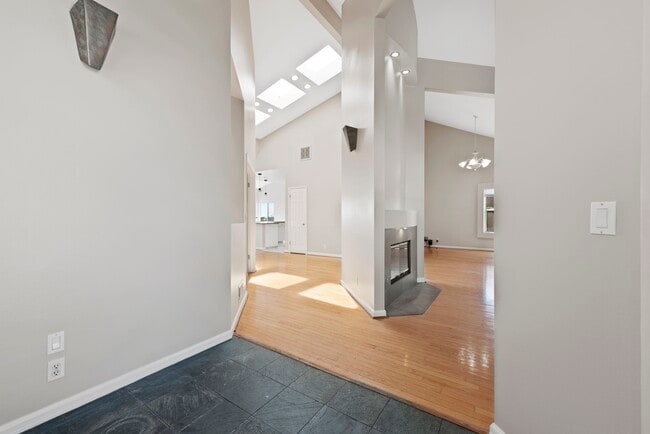 Photo - 1536 Silver St