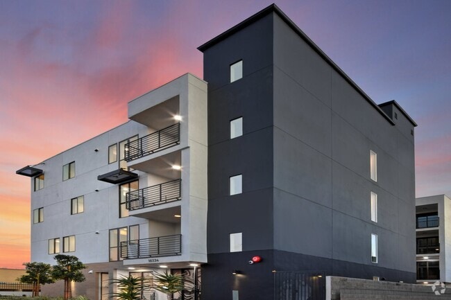 Building Photo - Luxury Apartments - Move In Special Unit 103