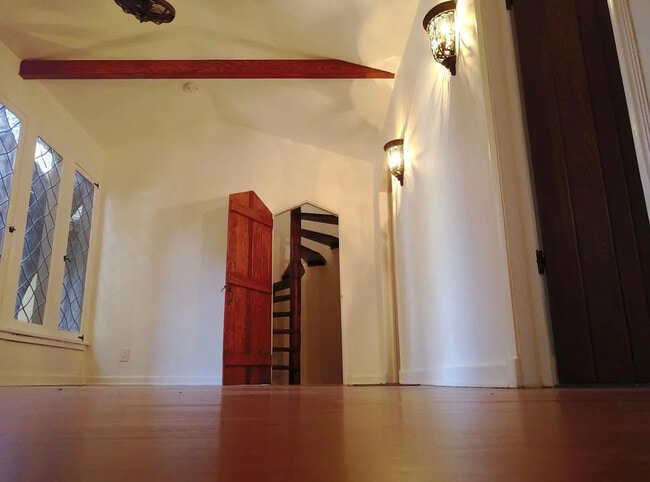 Photo - 1328 N Formosa Ave Unit 2bdrm