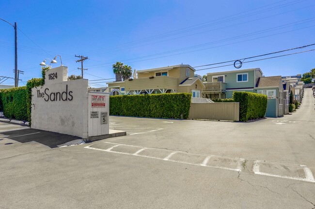 2 Bed/1 Bath Coastal Encinitas - 2 Bed/1 Bath Coastal Encinitas Apartment Unit 43-Park Owned