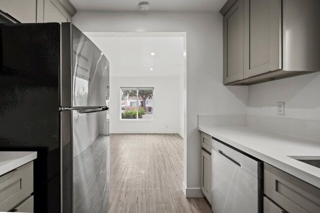 Photo - 1101 N Flower St Unit 1