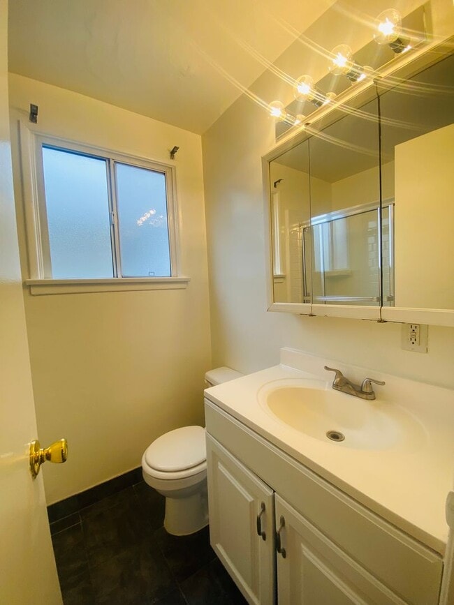 Photo - 3730 Clarington Ave