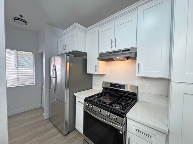 Photo - 156 S Oak Knoll Ave Unit 301