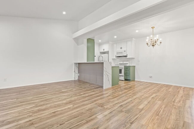 Photo - 5500 Lindley Ave