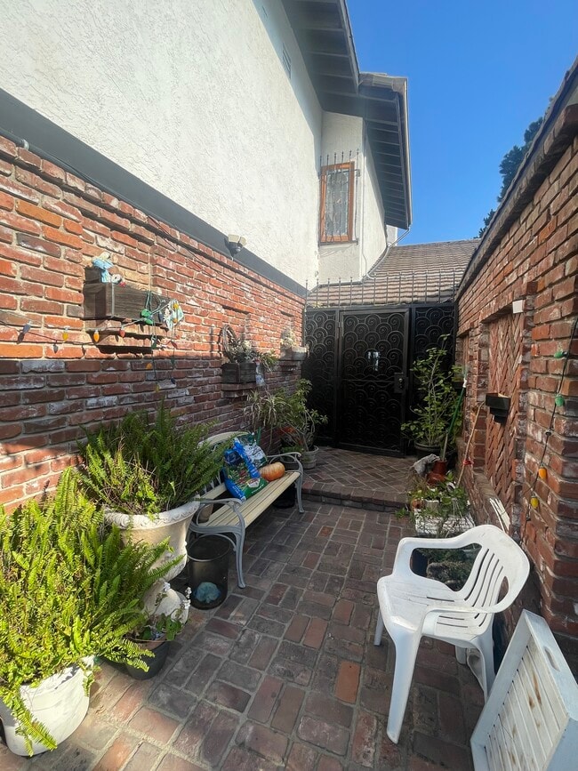 Photo - 19124 Clymer St