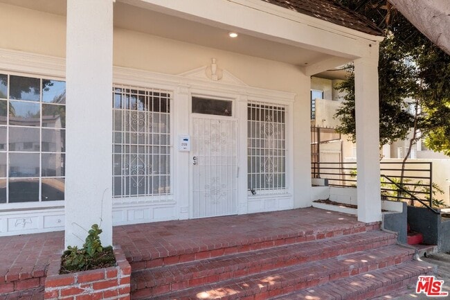 Photo - 2120 N Cahuenga Blvd