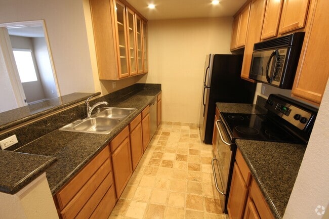 Building Photo - Delightful 2 Bedroom 2 Bath Condo in UTC