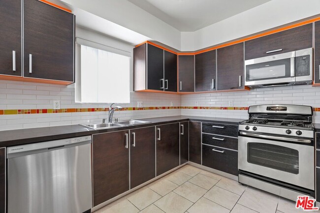 Photo - 1331 Amherst Ave Unit 306