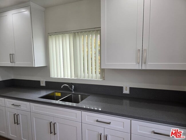 Photo - 415 Fischer St Unit F