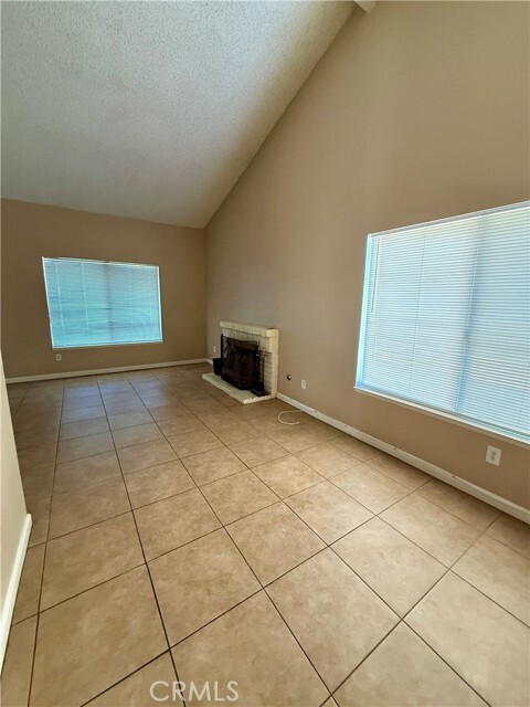 Photo - 724 E Ave J 4