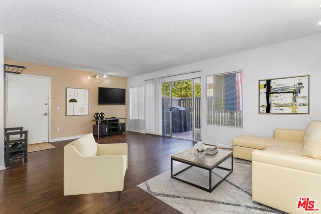 Photo - 18350 Hatteras St Unit 138