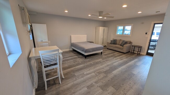 Building Photo - 1324 Braddock St Unit Studio/Apartment