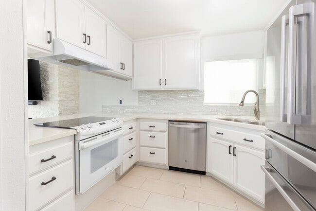 Photo - 116 E Balboa Blvd Unit B