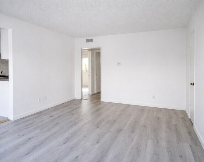 Photo - 812 Larch St