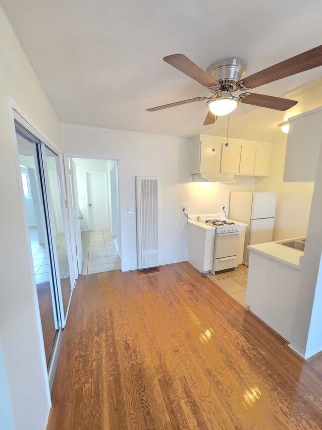 Photo - 4660 Kester Ave Unit 212