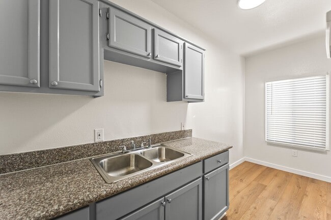 Photo - 842 W 83rd St Unit 01
