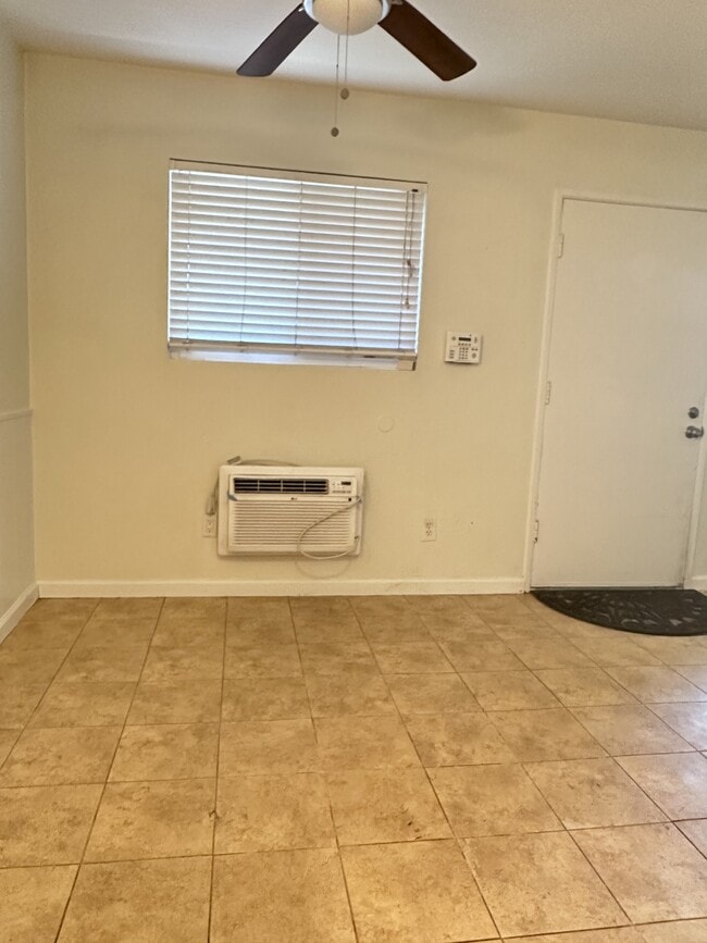 Photo - 3532 Meade Ave