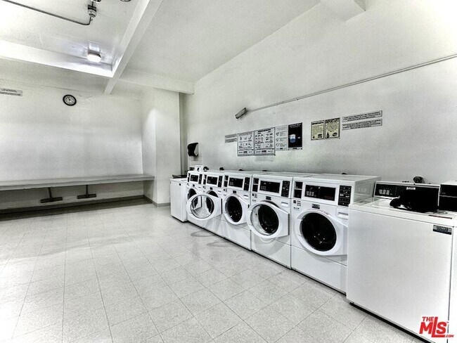 Photo - 999 N Doheny Dr Unit 904
