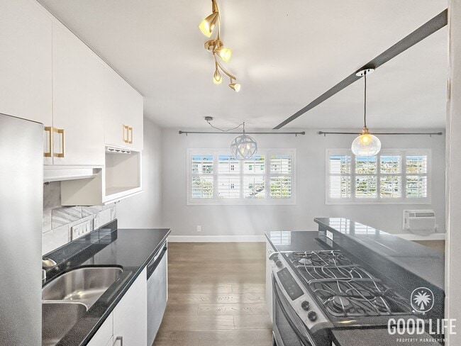 Photo - Stunning 1BD/1BA W/ Updated Kitchen and Re... Unit 20