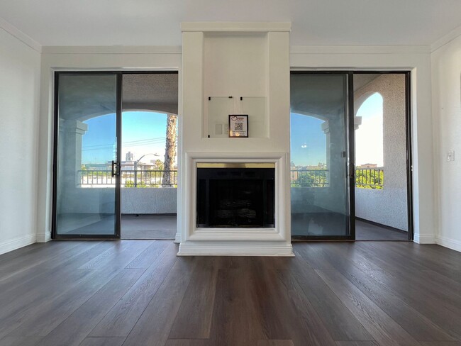 Photo - **555 Maine Ave #304 Long Beach** Upstairs 3 bedroom 2 bath - 2 weeks free OAC!! Unit 304