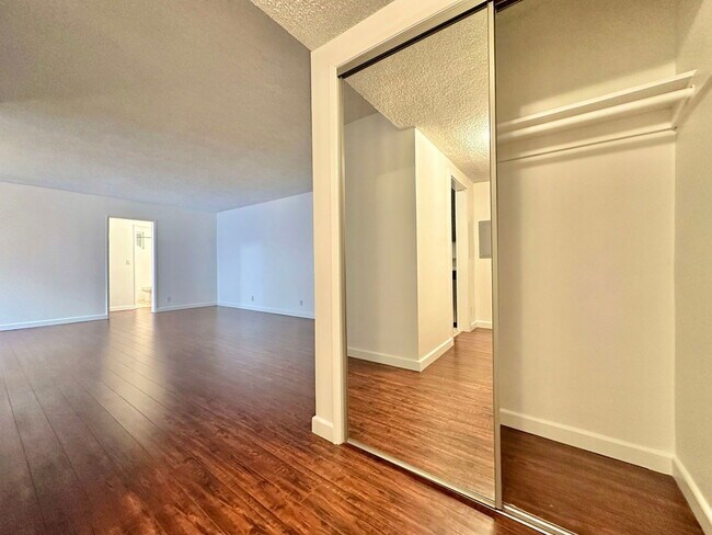 Photo - 919 N Alfred St Unit 207