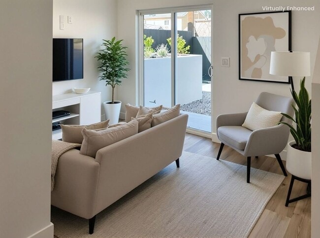 Photo - REST OF NOVEMBER FREE! Spacious 3 Bedroom ... Unit 1529 Winona Blvd