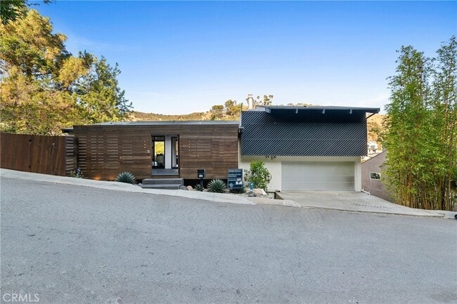 Photo - 2522 Zorada Dr House