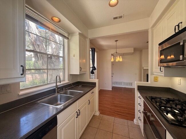 Photo - Upgraded 2B/2BA With AC, Washer/Dryer, & Private Patio! Unit 103