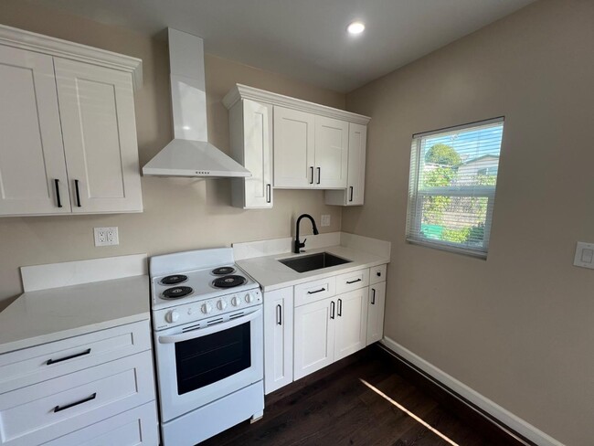 Photo - 3456 Madison St