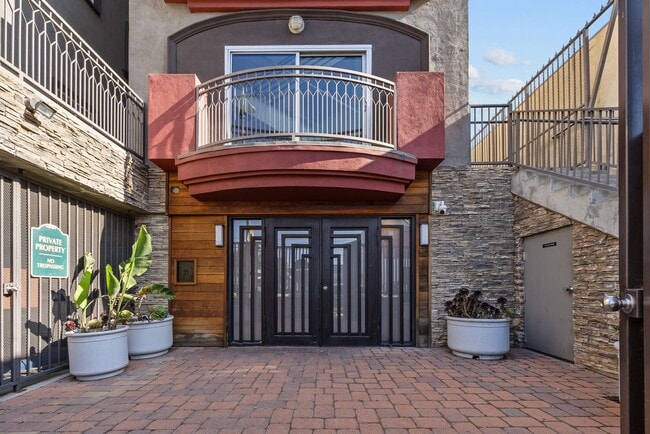 Photo - Amazing 2 Bed Condo in Noho! Unit 106