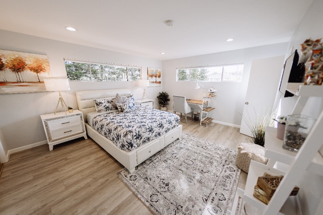 Photo - 11153 Morrison St