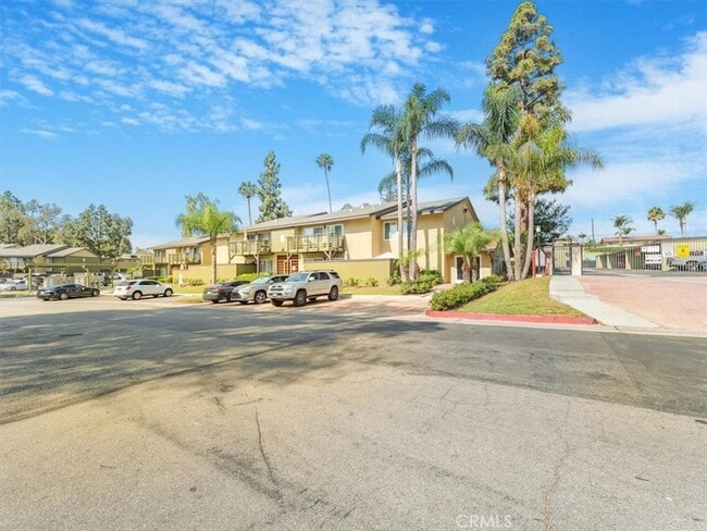 Building Photo - 1440 W Lambert Rd Unit 240