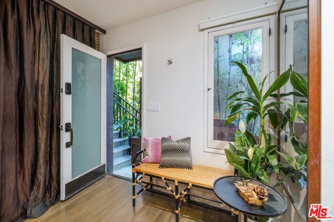 Photo - 2066 Glencoe Way