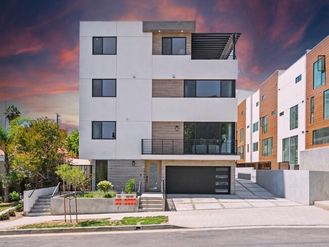 Building Photo - Stunning brand-new 3 Bedroom 4 Bathroom townhouse with private garage and rooftop balcony!